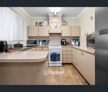 NEAT AND TIDY FAMILY HOME IN GREAT LOCATION. - Photo 6