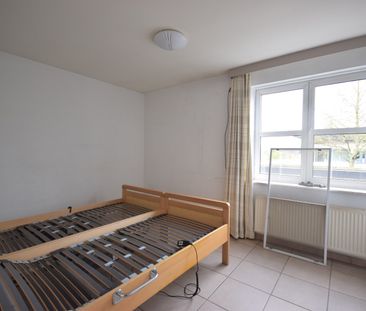 Ruim appartement met 2 slaapkamers en terras in residentie Helminge - Photo 3