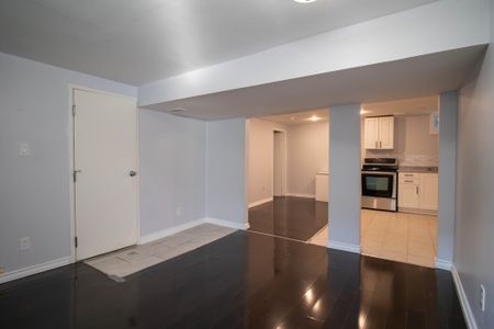 **ALL UTILITIES INCLUDED** 2 Bedroom Unit in the North End!! - Photo 3