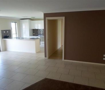 UNIQUE AND IMMACULATE FAMILY HOME - Photo 3