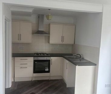 2 bedroom semi-detached house to rent - Photo 5