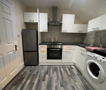3 bedroom flat to rent - Photo 3