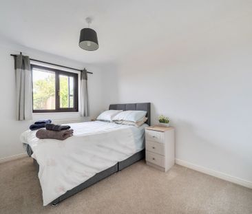 4 Bedroom House To Rent in Greatstone - Photo 5