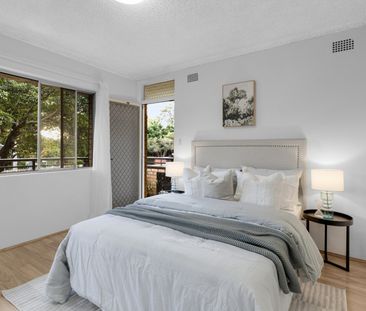 Renovated 2 Bedroom Apartment In Prime Location - Photo 6