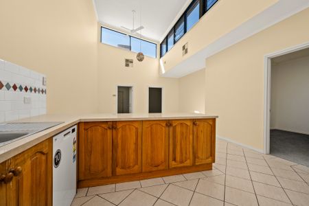 Spacious Apartment With High Ceilings In The Heart Of North Albury - Photo 4