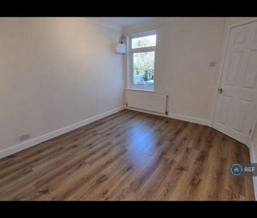 2 bedroom maisonette to rent - Photo 5