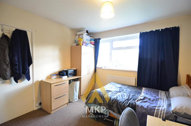 5 bedroom end of terrace house to rent - Photo 1
