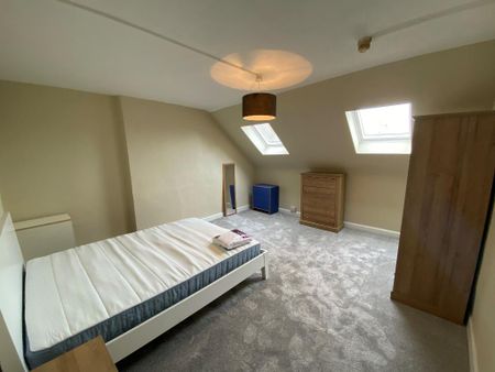 8 bedroom flat to rent - Photo 4