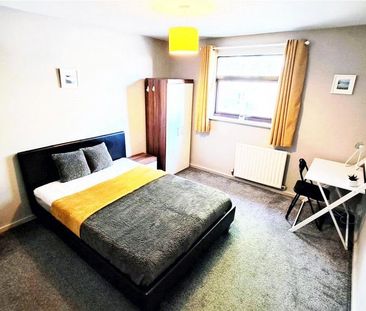 1 bedroom in a house share to rent - Photo 3