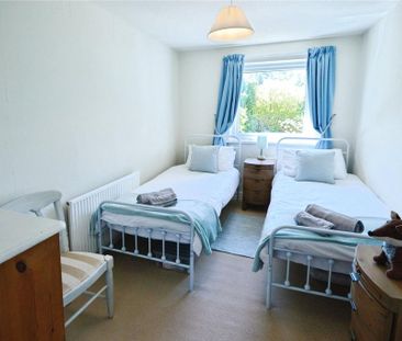 2 bedroom end of terrace house to rent - Photo 3