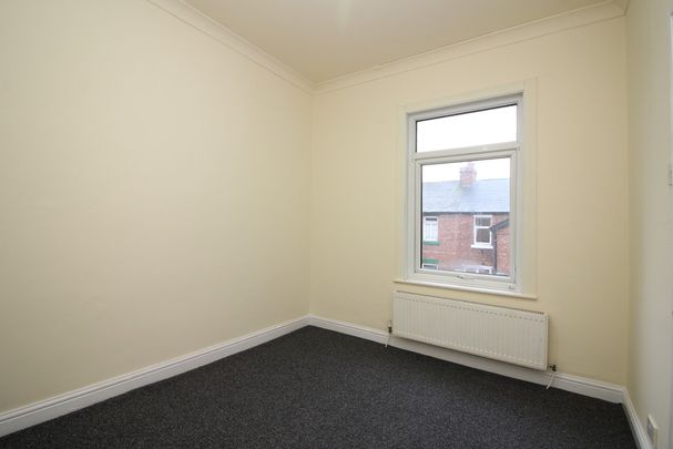3 Bedroom Mid Terraced House - Photo 1