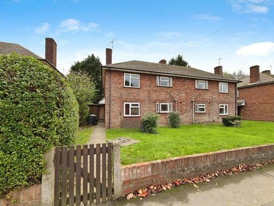 Flat to rent on - Photo 1