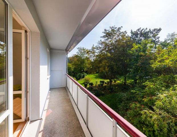 Willkommen Zuhause! Geräumige 4-Zimmer-Wohnung mit großem Südbalkon! - Foto 1