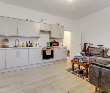 5 bedroom maisonette to rent - Photo 1