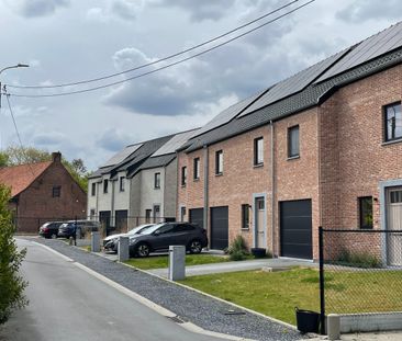 Drie slaapkamer EENGEZINSWONING met garage & tuin - Photo 3