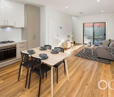 Open the Door To Bold Contemporary Living in Brompton - Photo 2