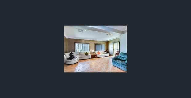 Beautiful 4 Bedroom, Walking Distance To Station! - Photo 1