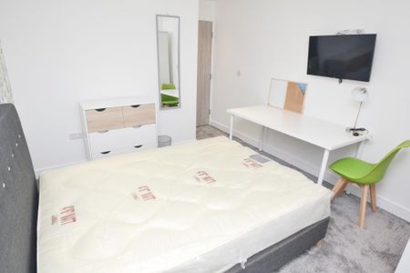 5 bedroom flat to rent - Photo 3
