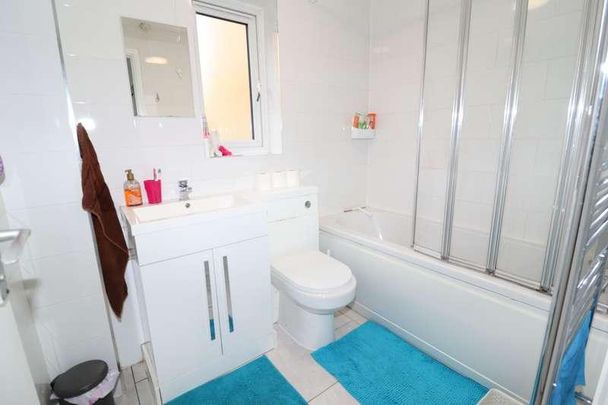 Isambard Place, London, SE16 - Photo 1