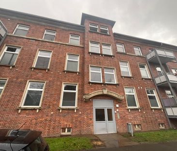 Dachgeschosswohnung mit Einbauküche, modernem Duschbad und geräumig... - Foto 1