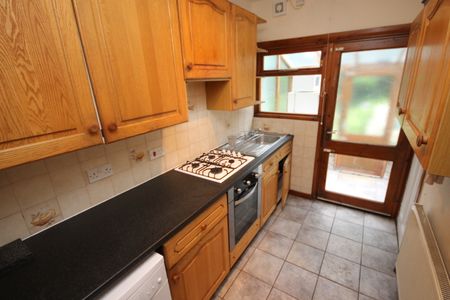 4 Newport Mount, Headingley, Leeds, LS6 3DB - Photo 3