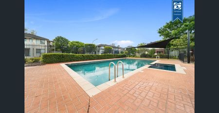 Stylish & Spacious Townhouse in Sought-After Northbrook Estate - Photo 4