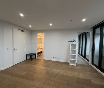 Spacious & Light Filled One Bedroom Apartment - Photo 1