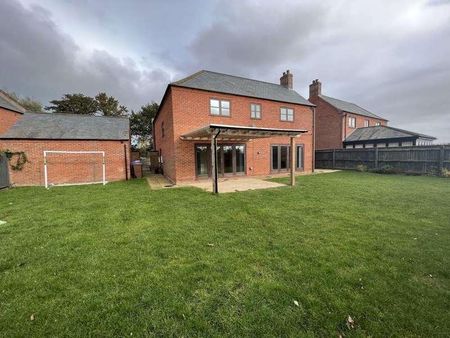 Manor Grange, Fishtoft, PE21 - Photo 2