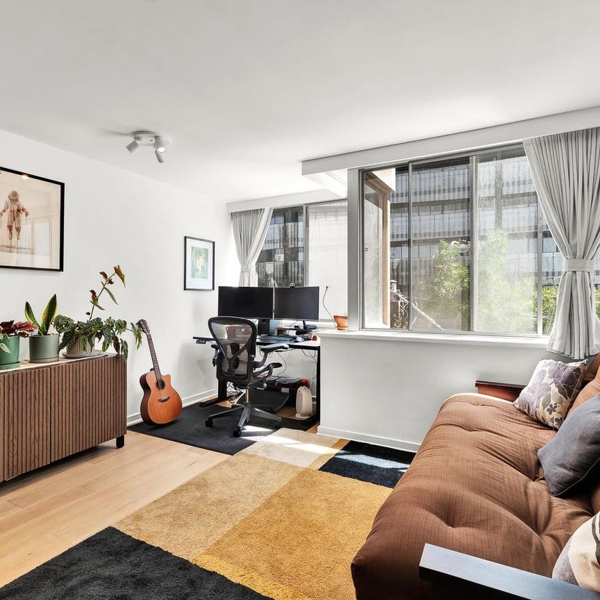 Hidden haven off Toorak Road - Photo 1