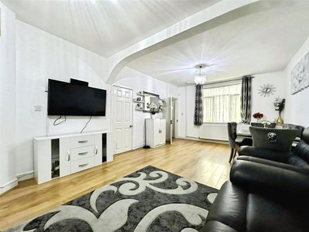 3 bedroom end of terrace house to rent - Photo 5