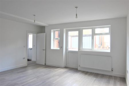 4 bedroom maisonette to rent - Photo 3