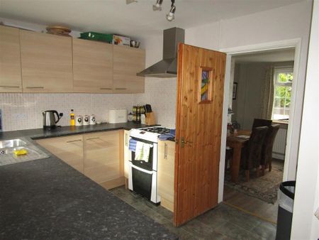 3 bedroom end of terrace house to rent - Photo 4