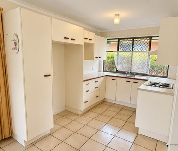 Low-set Home by the park - Photo 6