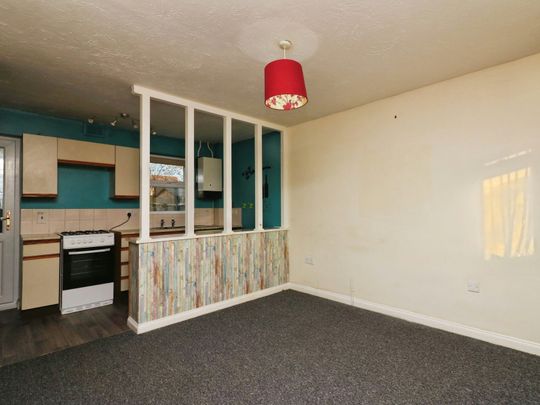 End of terrace house to rent on - Photo 1