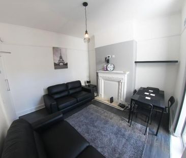 Room in a Shared House, Clifton Road East, L6 - Photo 4