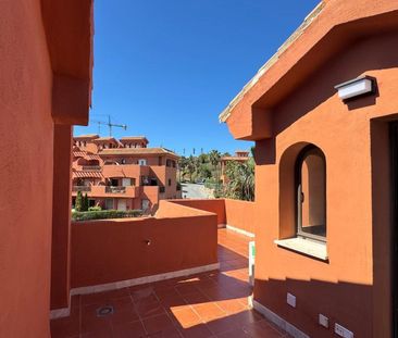 Middle Floor Apartment in Estepona - Photo 1