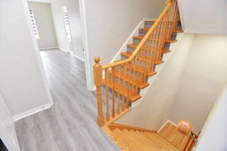 For Lease - 14 Herzberg Gardens, Toronto, Ontario - Photo 5