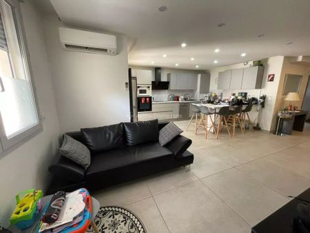 Location Appartement 4 pièces 80 m2 à Sainte-Foy-Lès-Lyon - Photo 2