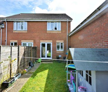 2 bedroom end of terrace house to rent - Photo 3