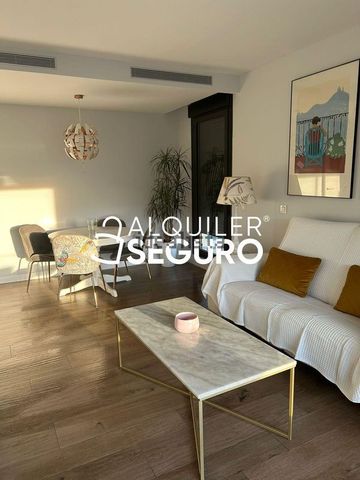 Alquiler de piso en Avenida María Victoria Atencia - Photo 4