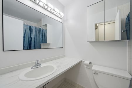 For Lease - 2360 Dundas Street Unit# 2105B, Toronto, Ontario - Photo 4