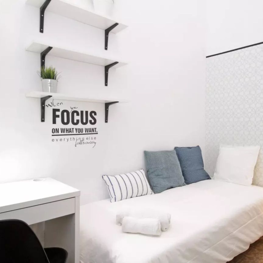 Room in a shared 8-bedroom apartment for rent in Vila de Gràcia, professionals and students only - Foto 1