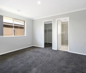 Beautifully Family Home in a Quiet Thurgoona Court - Photo 5