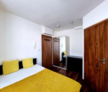 1 bedroom in a house share to rent - Photo 5