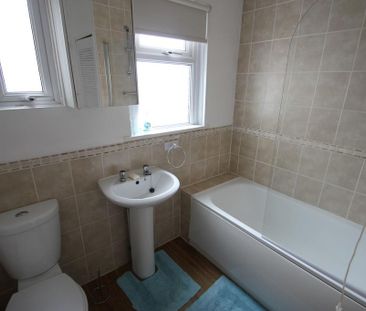 1 bedroom in a flat share to rent - Photo 6