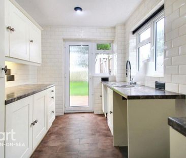 3 bedroom semi-detached house to rent - Photo 6