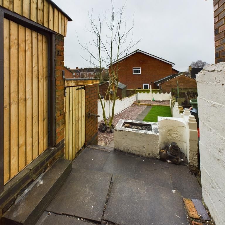 2 bedroom terraced house to rent - Photo 1