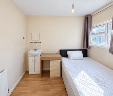 1 bedroom in a house share to rent - Photo 4