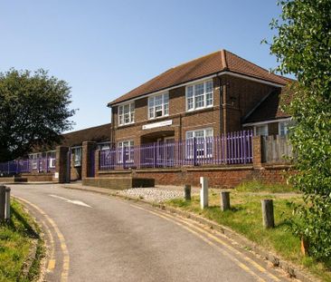 Mixed use to rent - Photo 1