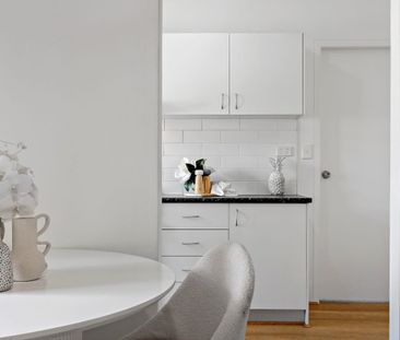 Beautifully Presented 1 Bedroom Apartment - Photo 3